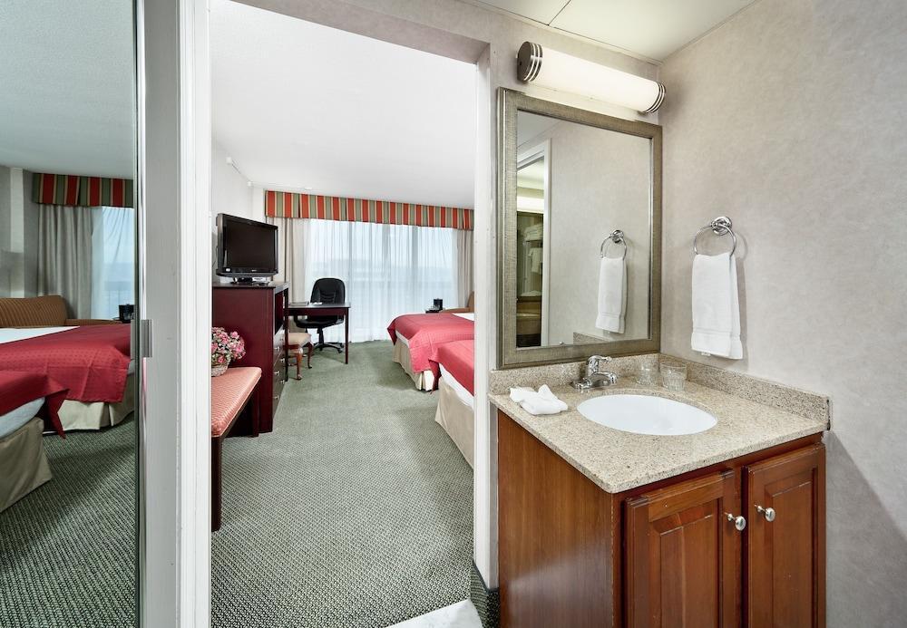 Holiday Inn Rosslyn At Key Bridge Арлингтон Экстерьер фото