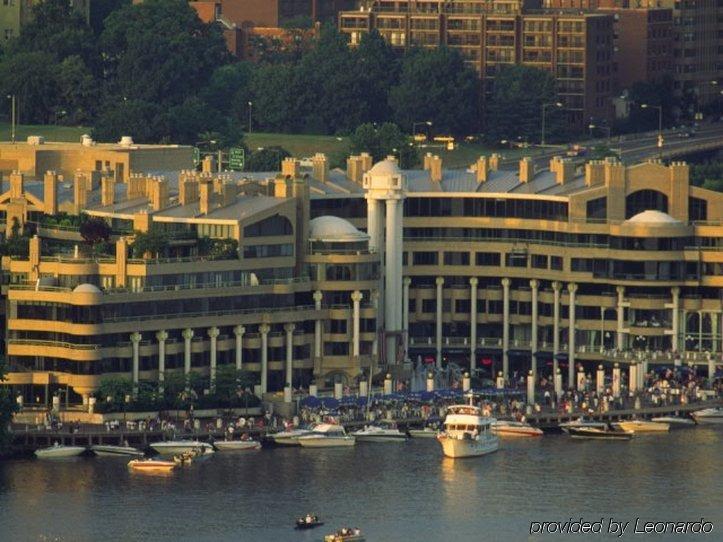 Holiday Inn Rosslyn At Key Bridge Арлингтон Экстерьер фото