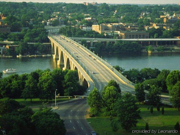Holiday Inn Rosslyn At Key Bridge Арлингтон Экстерьер фото