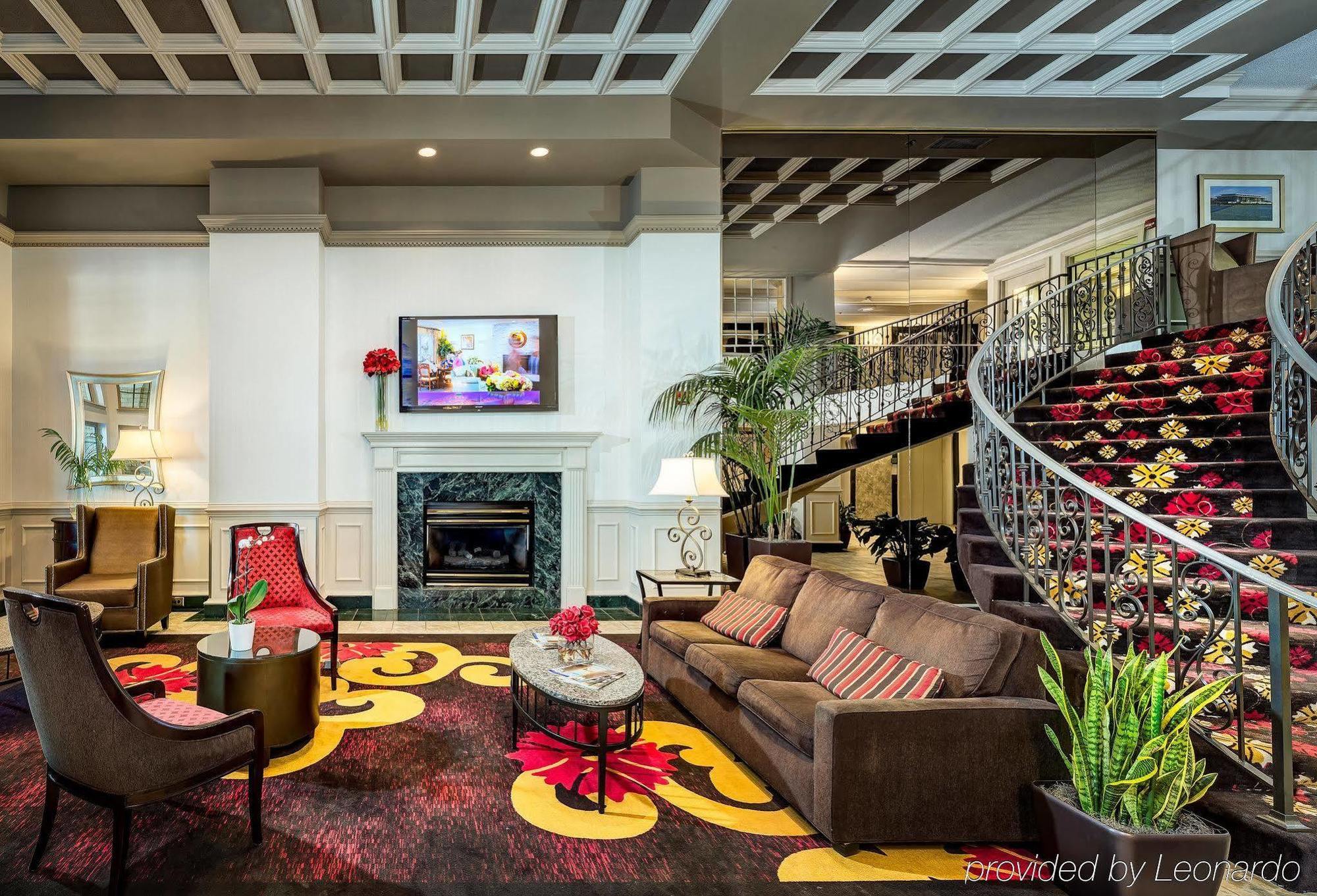 Holiday Inn Rosslyn At Key Bridge Арлингтон Экстерьер фото