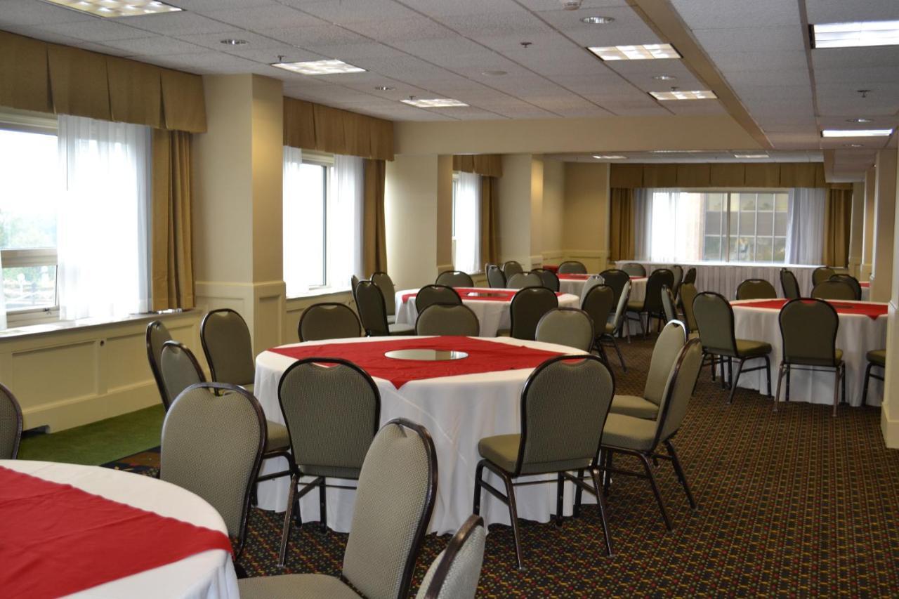 Holiday Inn Rosslyn At Key Bridge Арлингтон Экстерьер фото