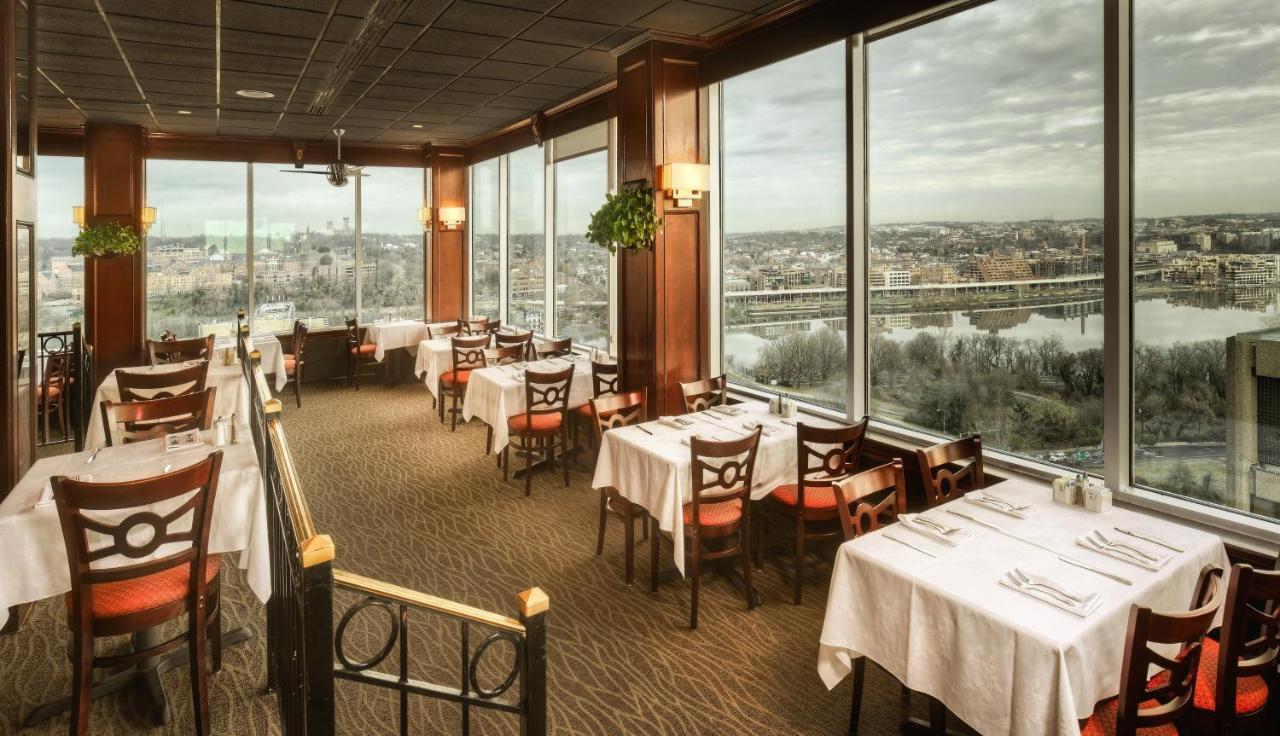 Holiday Inn Rosslyn At Key Bridge Арлингтон Экстерьер фото
